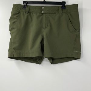 Columbia Omni shade titanium shorts womens 14 EUC
